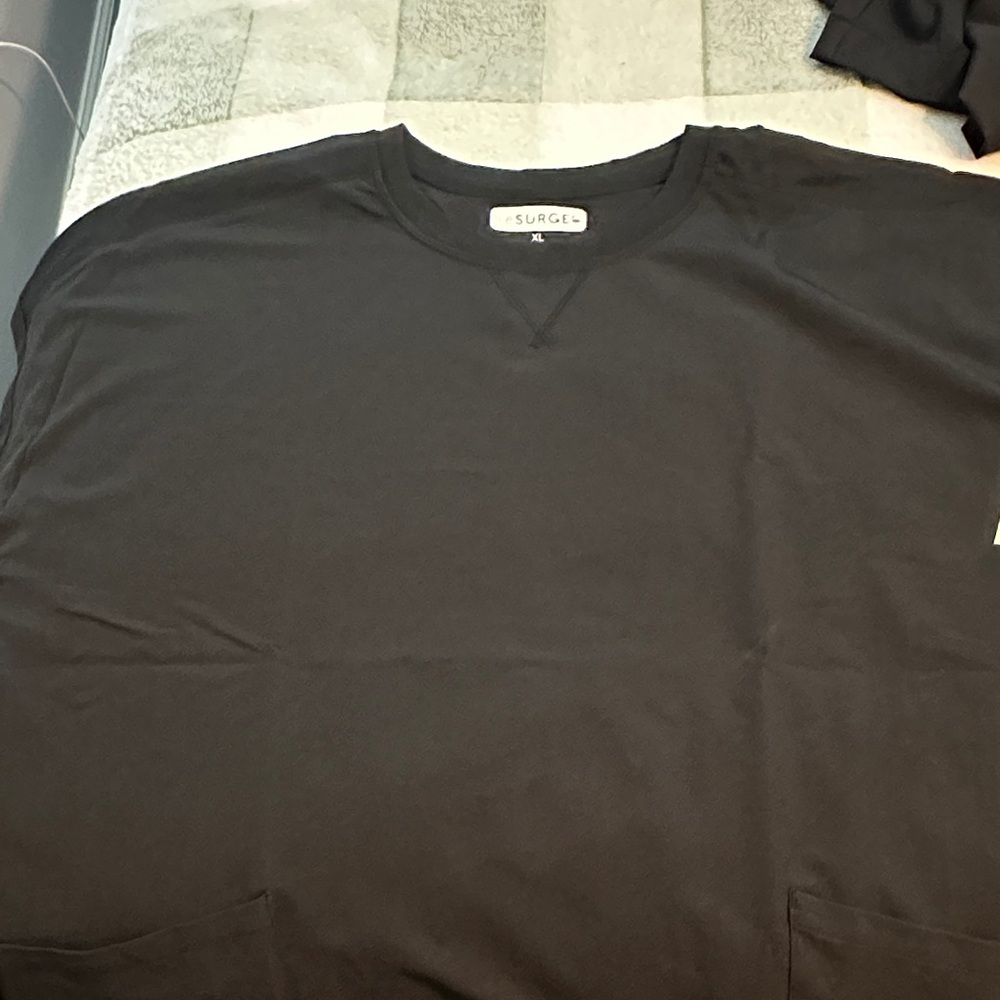 Resurge Crewneck scrub top